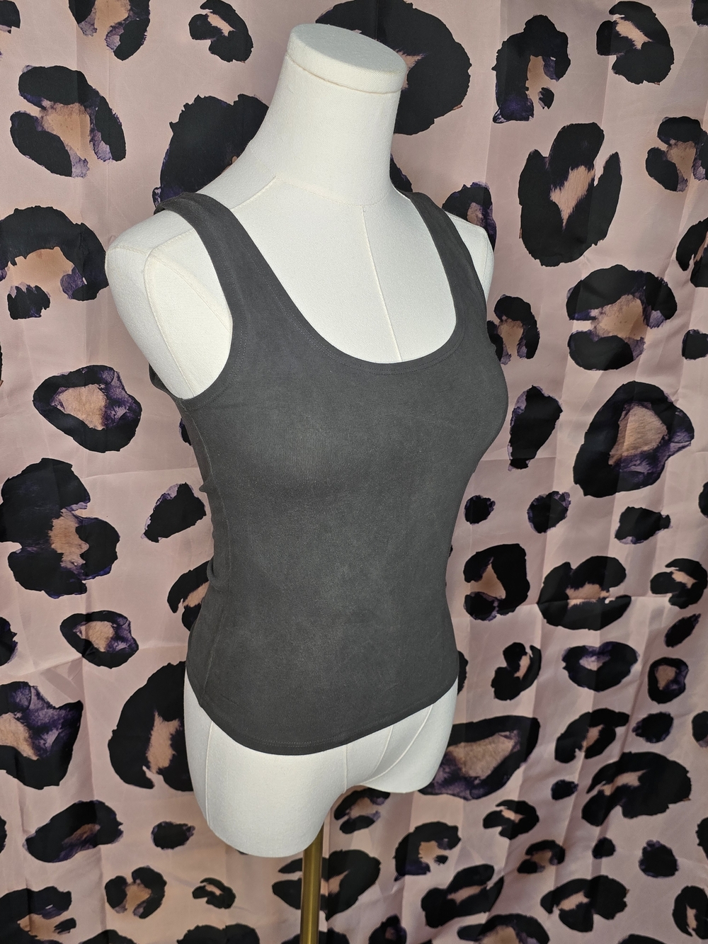 🌿✨ Groceries Apparel Non-Ribbed Fitted Crop Top ✨🌿  SMALL